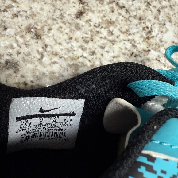 Nike Blue Indoor Soccer/futsal shoes with Synthetic Upper and Sleek Design - Picture 6 of 6